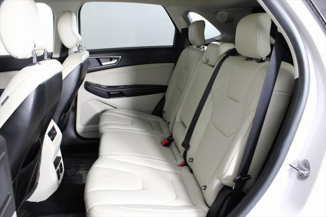 Photo of 2019 WHITE PLATINUM MET TRI-COAT Ford Edge