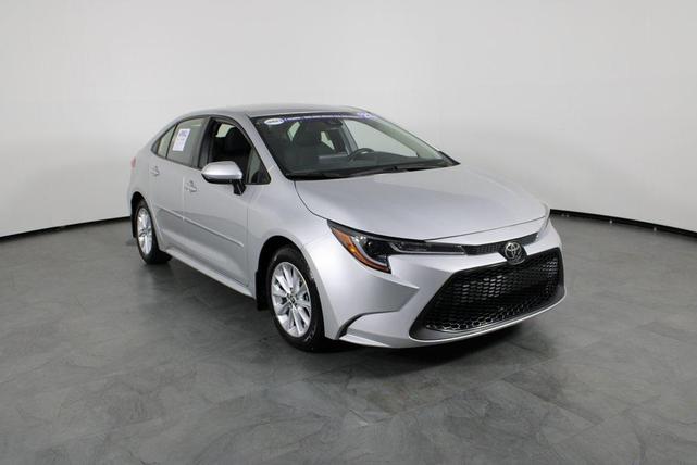 Photo of 2022 Classic Silver Metallic Toyota Corolla