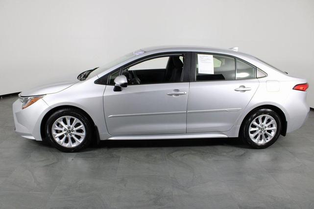 Photo of 2022 Classic Silver Metallic Toyota Corolla