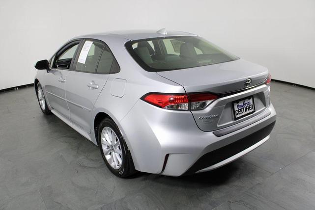 Photo of 2022 Classic Silver Metallic Toyota Corolla