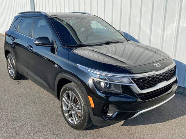 Photo of 2021 Cherry Black Kia Seltos