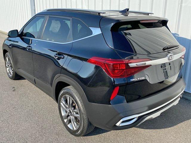 Photo of 2021 Cherry Black Kia Seltos