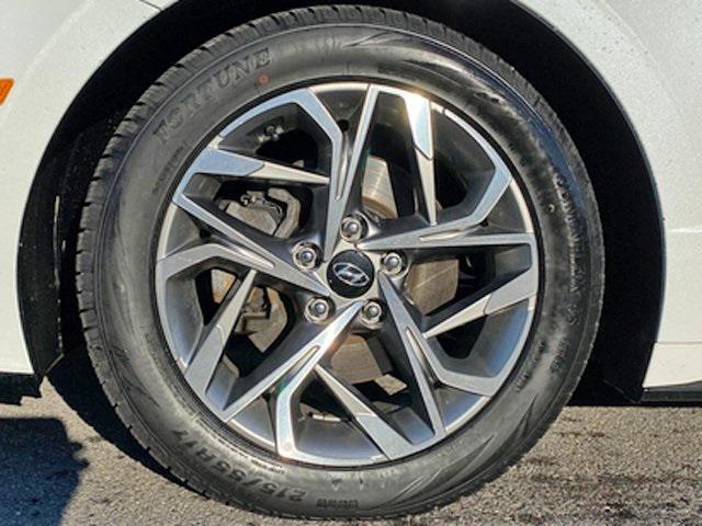 Photo of 2020 Quartz White Hyundai SONATA