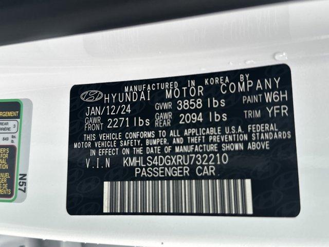 Photo of 2024 White Hyundai ELANTRA