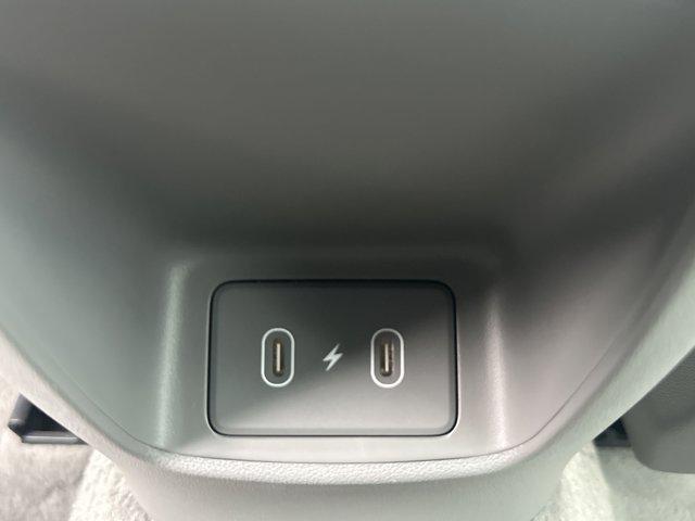 Photo of 2024 White Hyundai ELANTRA