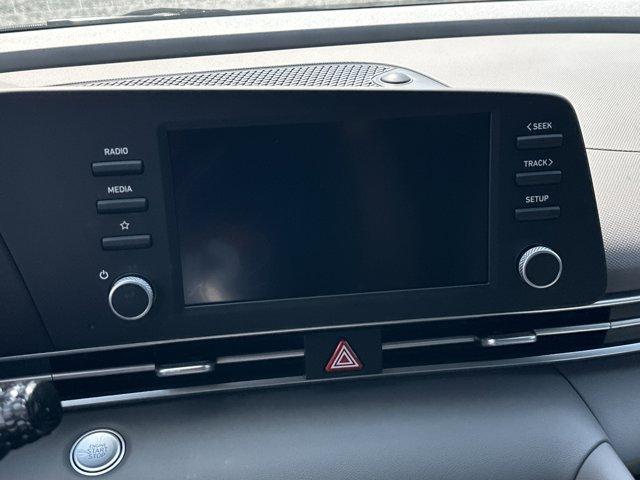 Photo of 2025 White Hyundai ELANTRA