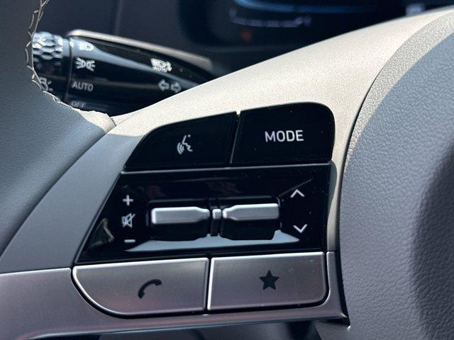 Photo of 2025 White Hyundai ELANTRA