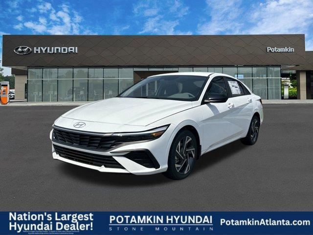 Photo of 2025 White Hyundai ELANTRA