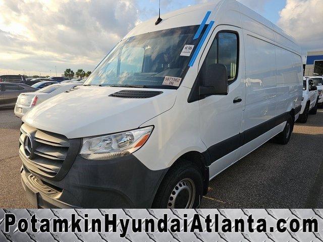 Photo of 2022 Arctic White Mercedes-Benz Sprinter 2500