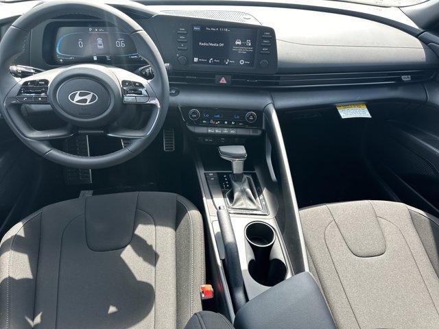 Photo of 2025 Gray Hyundai ELANTRA