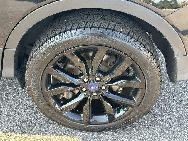 Photo of 2017 Shadow Black Ford Escape