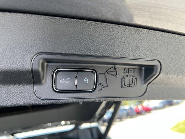 Photo of 2023 Carbonized Gray Metallic Ford Explorer