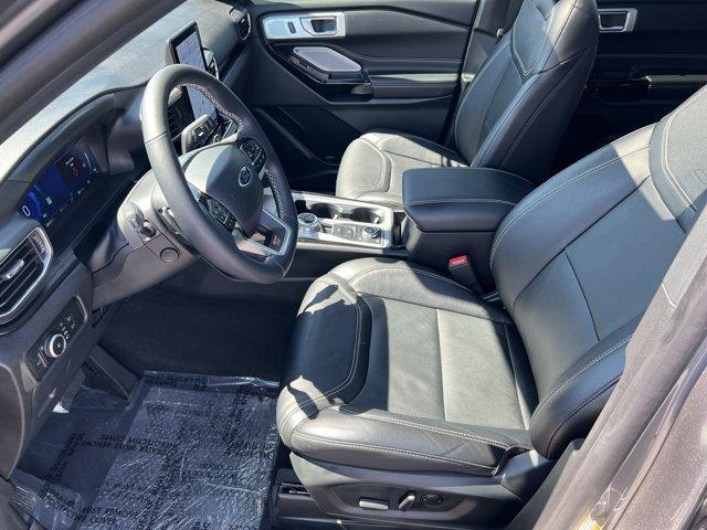 Photo of 2023 Carbonized Gray Metallic Ford Explorer
