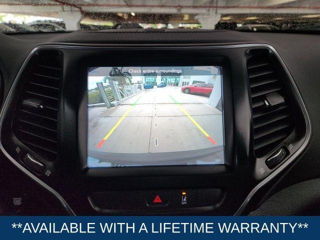 Photo of 2022 Diamond Black Jeep Cherokee