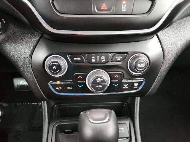 Photo of 2022 Diamond Black Jeep Cherokee