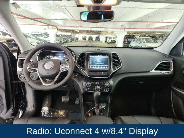 Photo of 2022 Diamond Black Jeep Cherokee
