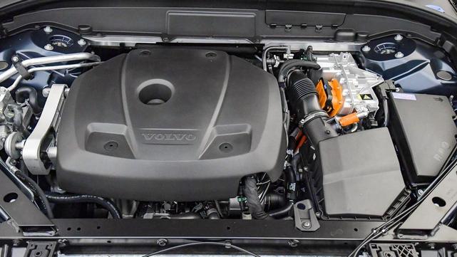 Photo of 2025 Denim Blue Volvo XC60 Plug-In Hybrid