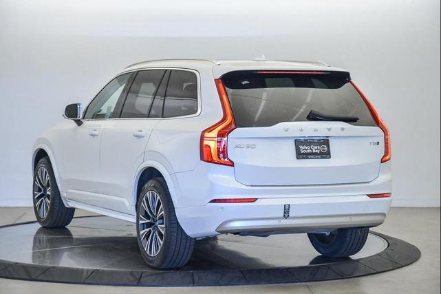 Photo of 2022 Crystal White Metallic Volvo XC90