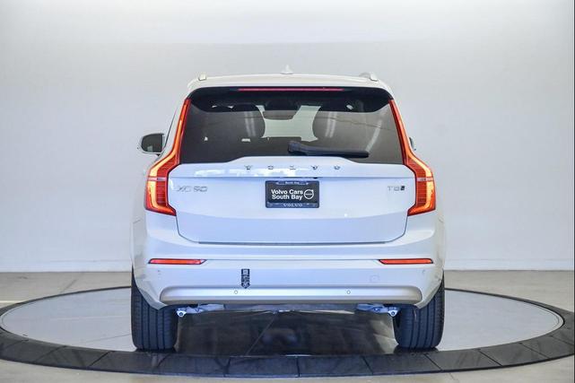Photo of 2022 Crystal White Metallic Volvo XC90