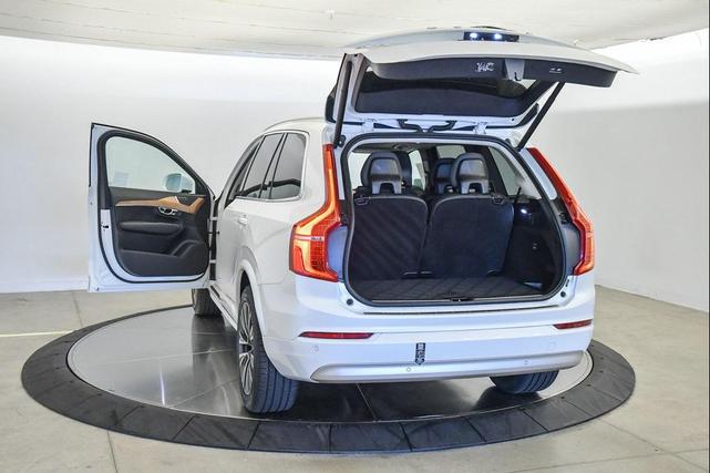 Photo of 2022 Crystal White Metallic Volvo XC90