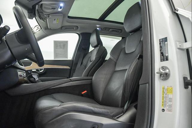 Photo of 2022 Crystal White Metallic Volvo XC90