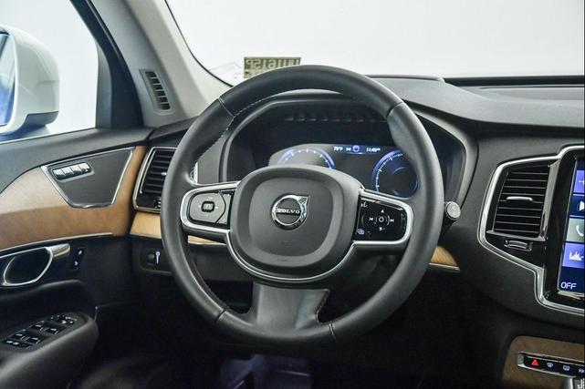 Photo of 2022 Crystal White Metallic Volvo XC90