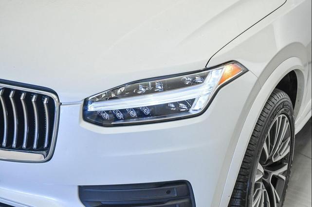Photo of 2022 Crystal White Metallic Volvo XC90