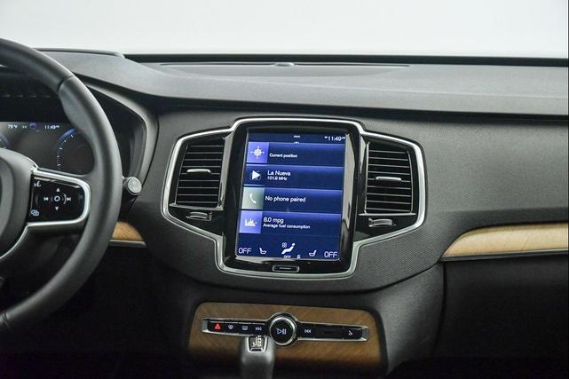Photo of 2022 Crystal White Metallic Volvo XC90