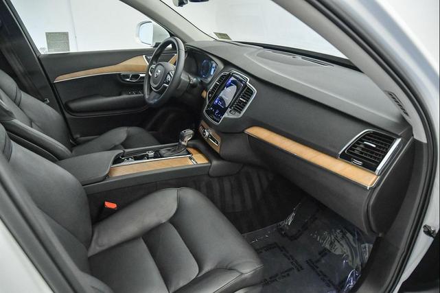 Photo of 2022 Crystal White Metallic Volvo XC90