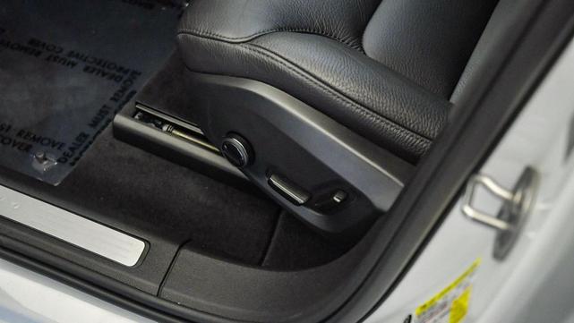 Photo of 2023 Crystal White Volvo XC60