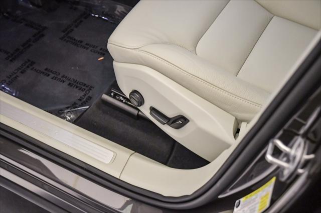 Photo of 2025 Platinum Grey Volvo XC60