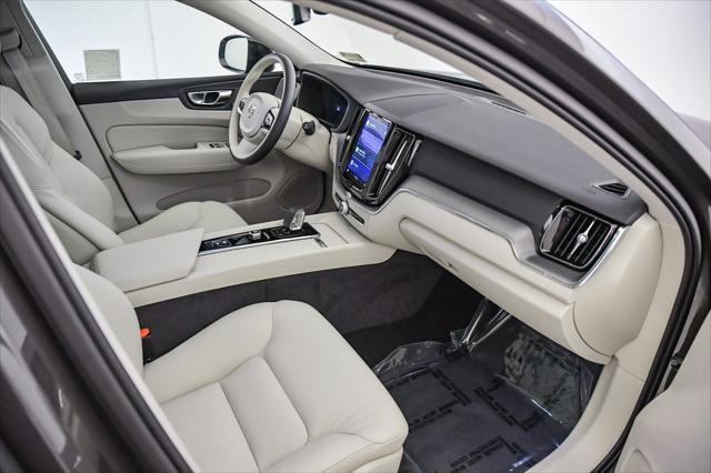 Photo of 2025 Platinum Grey Volvo XC60