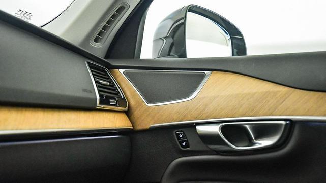 Photo of 2025 Onyx Black Volvo XC90