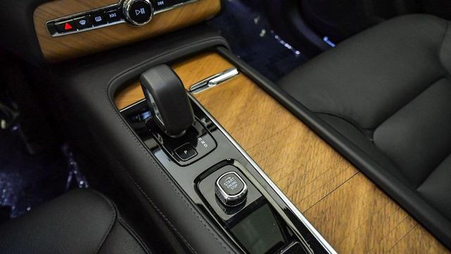 Photo of 2025 Onyx Black Volvo XC90
