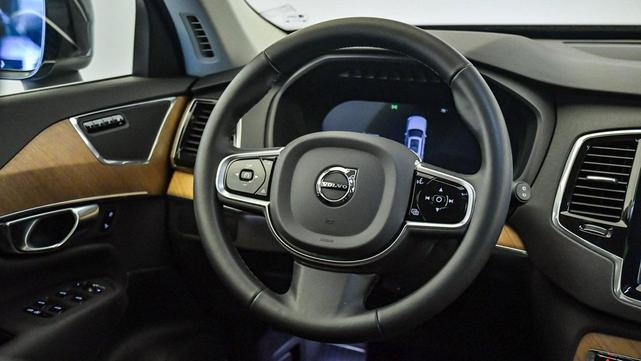 Photo of 2025 Onyx Black Volvo XC90