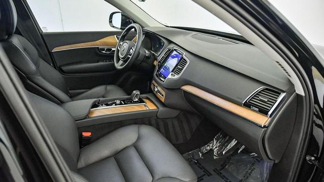 Photo of 2025 Onyx Black Volvo XC90