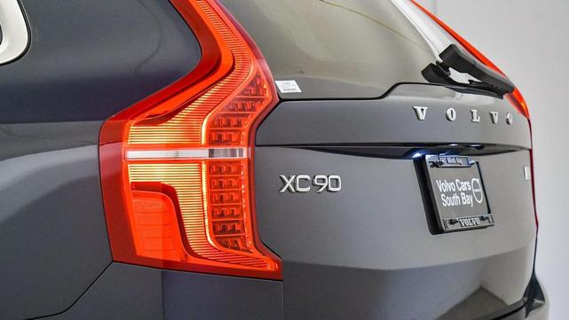 Photo of 2022 Denim Blue Volvo XC90 Recharge Plug-In Hybrid