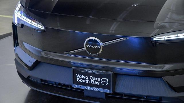 Photo of 2025 Onyx Black Volvo EX30
