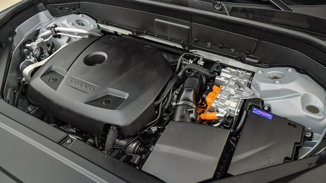 Photo of 2024 Vapour Grey Metallic Volvo XC90 Recharge Plug-In Hybrid