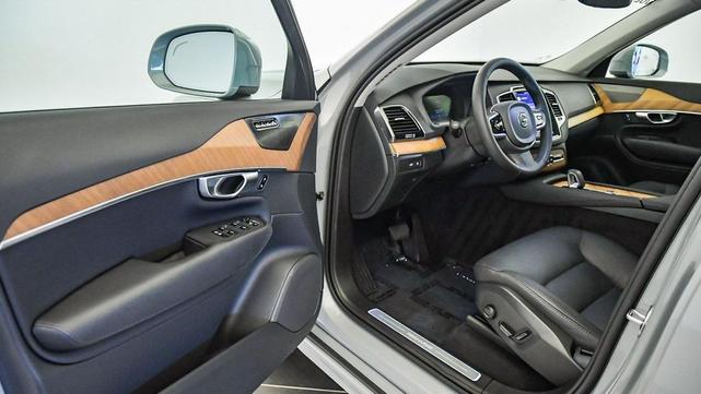 Photo of 2024 Vapour Grey Metallic Volvo XC90 Recharge Plug-In Hybrid