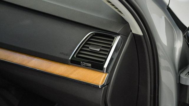 Photo of 2024 Vapour Grey Metallic Volvo XC90 Recharge Plug-In Hybrid