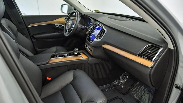 Photo of 2024 Vapour Grey Metallic Volvo XC90 Recharge Plug-In Hybrid