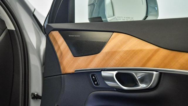 Photo of 2024 Vapour Grey Metallic Volvo XC90 Recharge Plug-In Hybrid