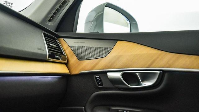Photo of 2024 Vapour Grey Metallic Volvo XC90 Recharge Plug-In Hybrid