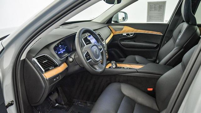 Photo of 2024 Vapour Grey Metallic Volvo XC90 Recharge Plug-In Hybrid
