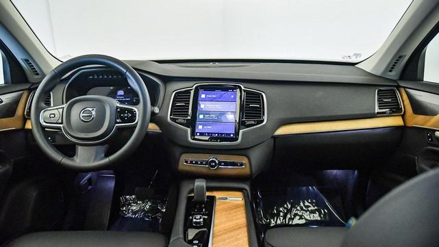 Photo of 2024 Vapour Grey Metallic Volvo XC90 Recharge Plug-In Hybrid