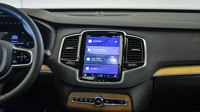 Photo of 2024 Vapour Grey Metallic Volvo XC90 Recharge Plug-In Hybrid