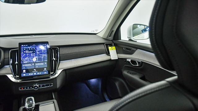 Photo of 2025 Crystal White Volvo XC90 Plug-In Hybrid
