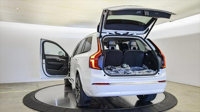 Photo of 2025 Crystal White Volvo XC90 Plug-In Hybrid