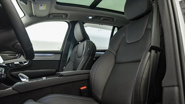 Photo of 2025 Crystal White Volvo XC90 Plug-In Hybrid